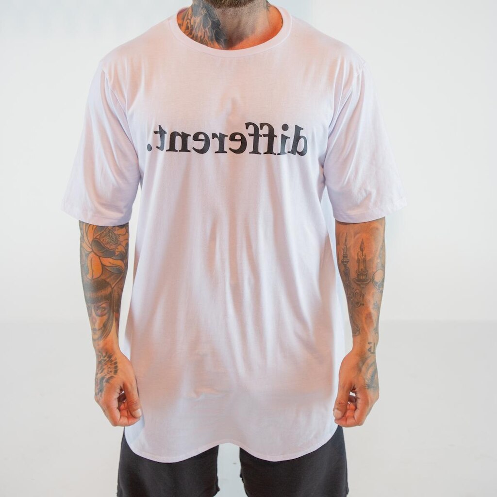 Camiseta Sphynx Different. Long Masculina