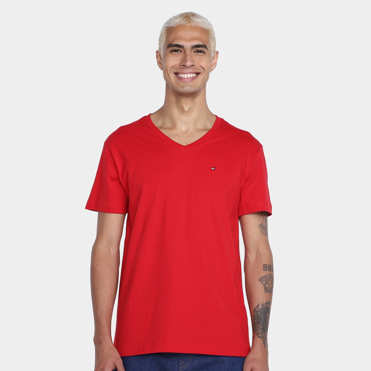Camiseta Tommy Hilfiger Essential Gola V Masculina Menor preço em Camiseta Tommy Hilfiger Essential Gola V Masculina