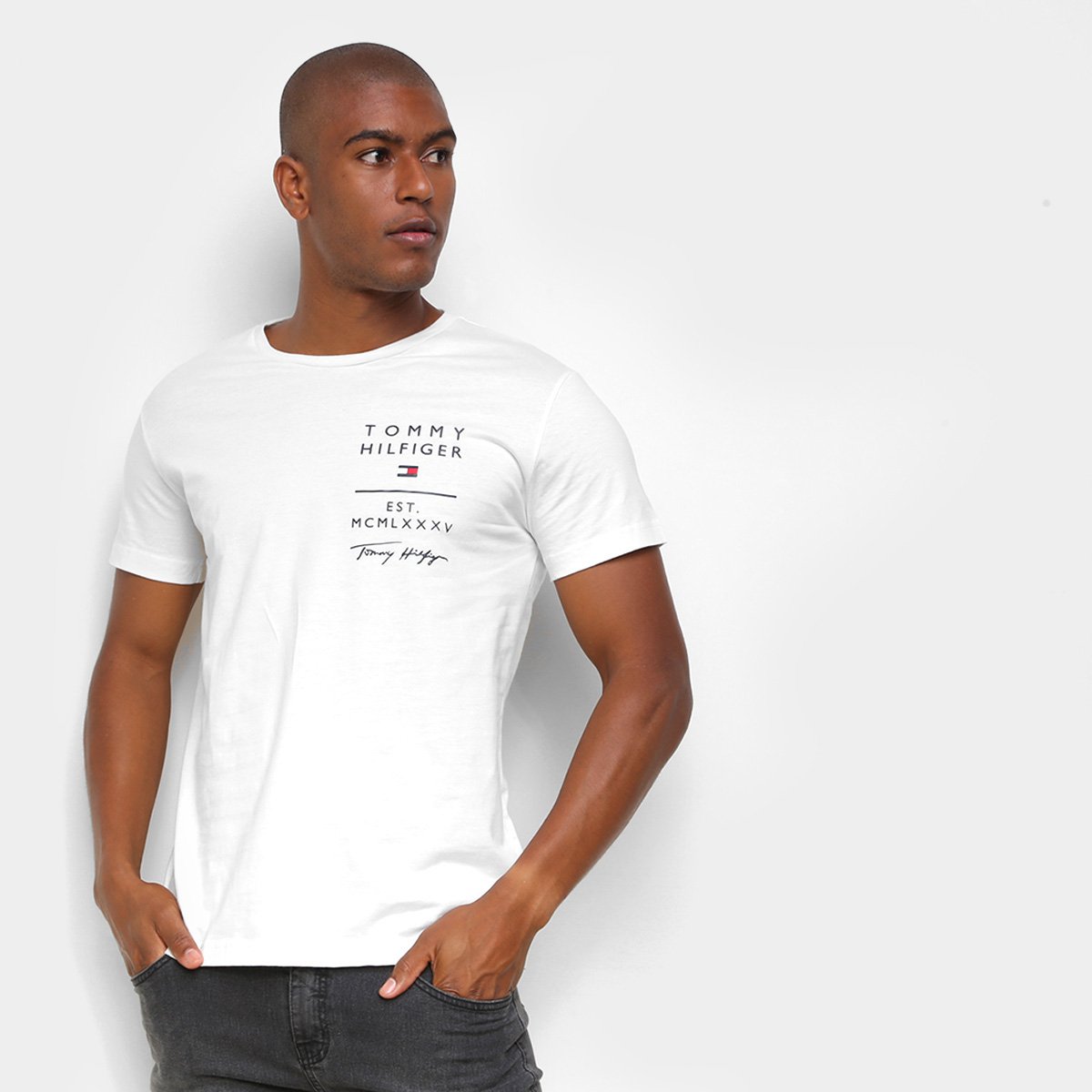 camiseta tommy estampada