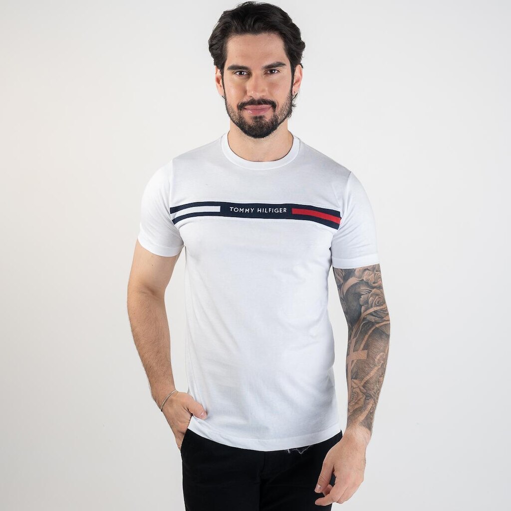 Camiseta Tommy Hilfiger Global Stripe Bordado