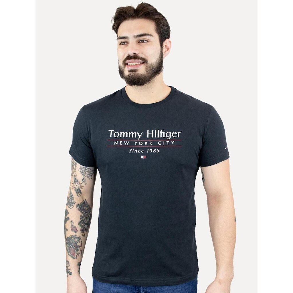 Camiseta Tommy Hilfiger Masculina Center Stack Azul Marinho