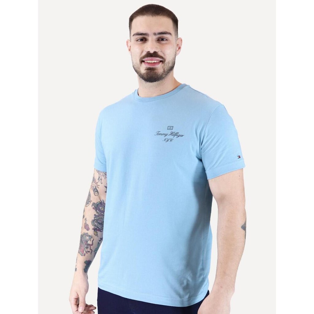 Camiseta Tommy Hilfiger Masculina Outline Flag Script Azul Claro