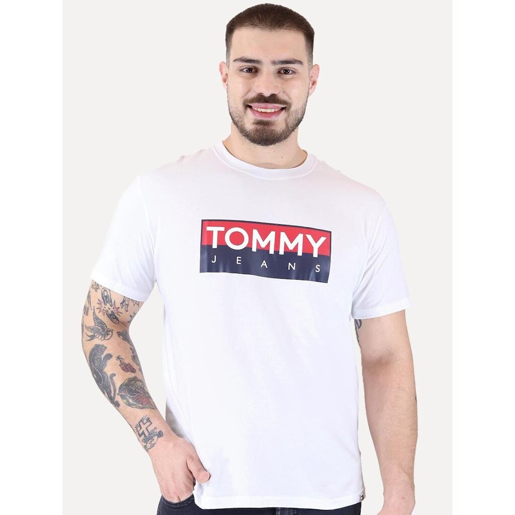 Camiseta Tommy Jeans Masculina Regular Entire Logo Branca