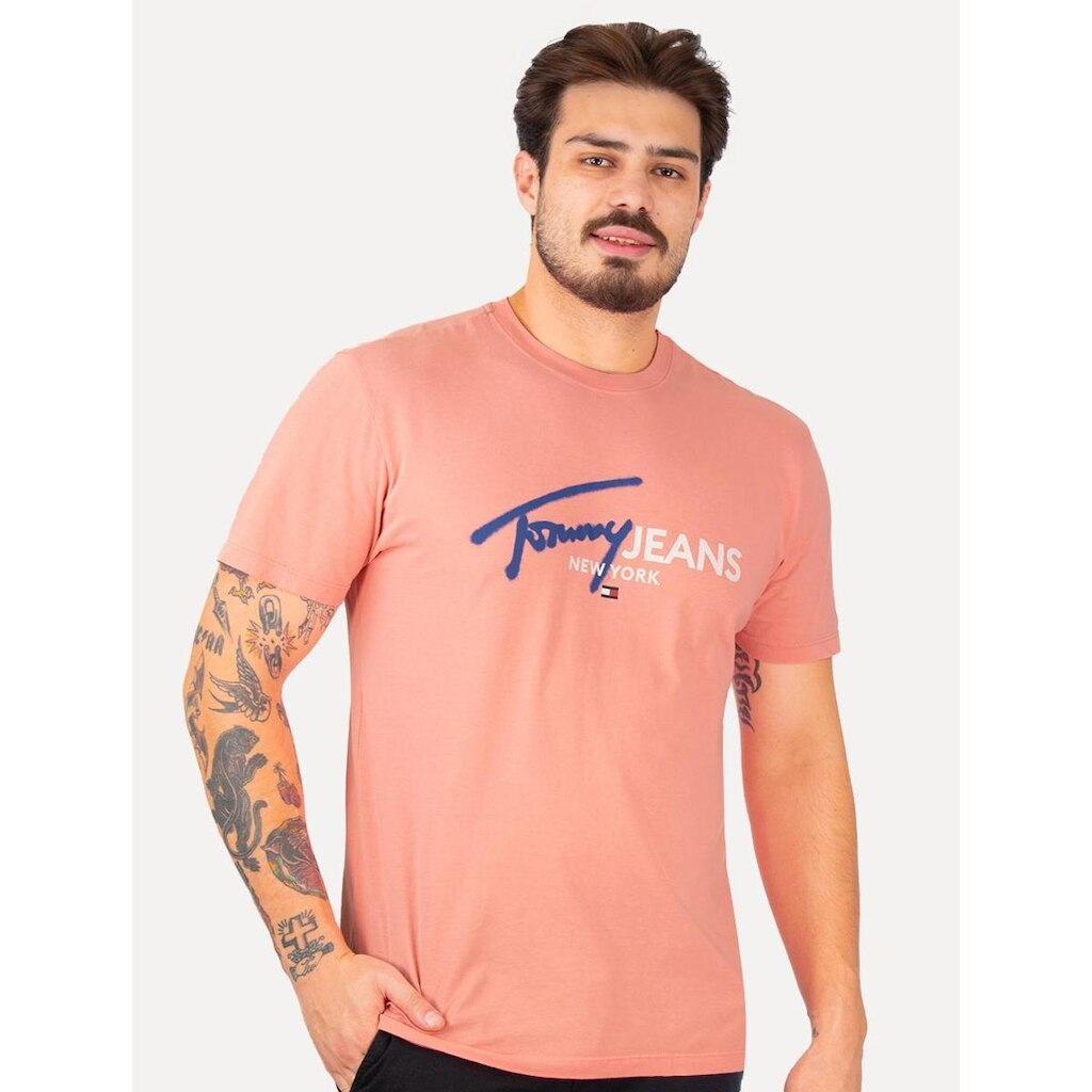 Camiseta Tommy Jeans Masculina Regular Spray Pop Logo Rosa