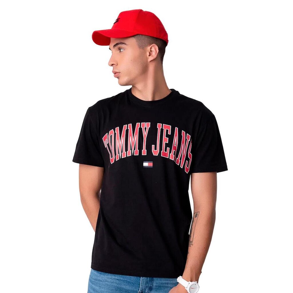 Camiseta Tommy Jeans Regular Classic Collegiate Flag Preta