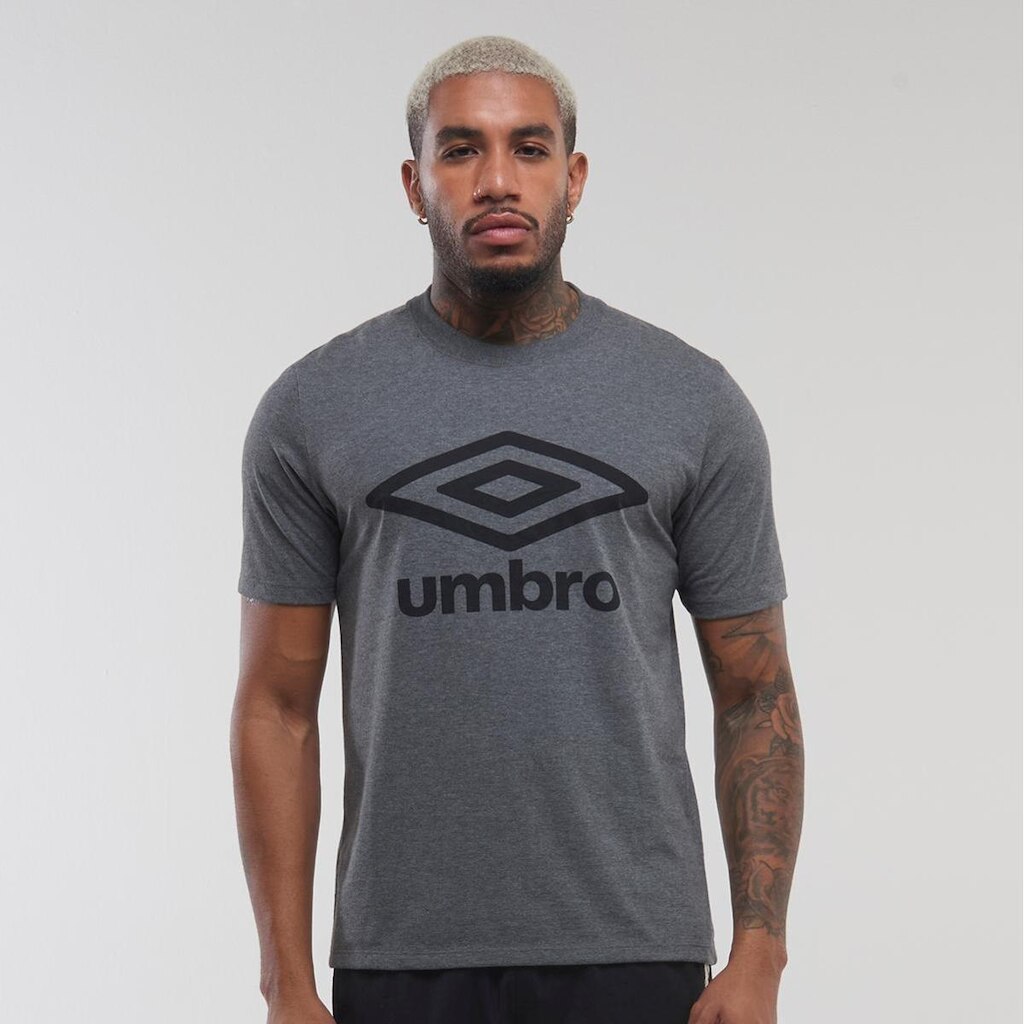 Camiseta Umbro Essential Logo Masculina