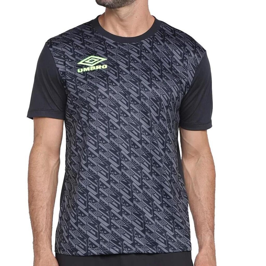 camiseta Umbro Graphic Club Pto/Cinza