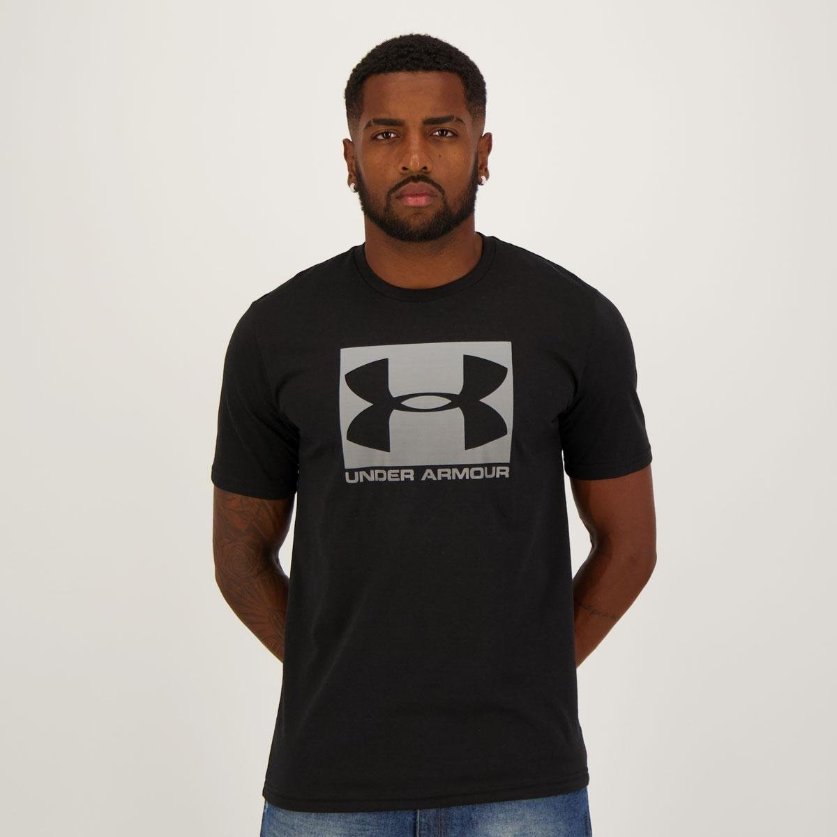 Camiseta Under Armour Boxed Sportstyle Preta e Cinza Menor preço em Camiseta Under Armour Boxed Sportstyle Preta e Cinza