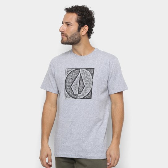 Camiseta Volcom Silk Stamp Divide Masculina - Chumbo Menor preço em Camiseta Volcom Silk Stamp Divide Masculina - Chumbo