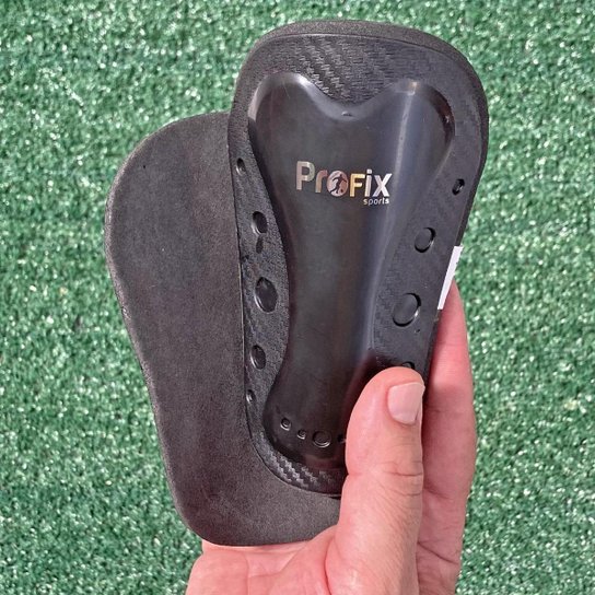 Caneleira de Futebol Profix - Infantil - Preto Menor preço em Caneleira de Futebol Profix - Infantil - Preto