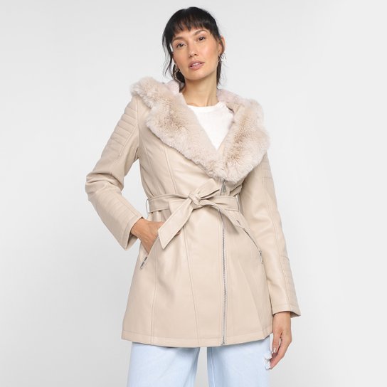 Casaco Facinelli PU Alongado Com Pelos Feminino - Areia Menor preço em Casaco Facinelli PU Alongado Com Pelos Feminino - Areia