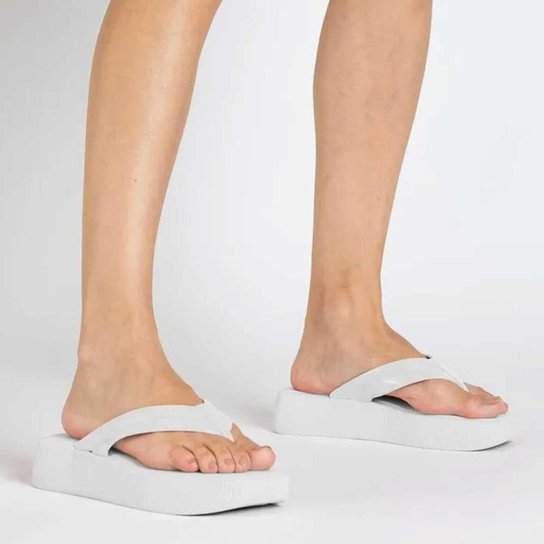 Chinelo Feminino Flatform Hit White Petite Jolie PJ6141