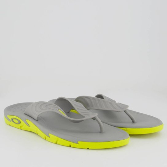 Chinelo Oakley Crowd Cinza Claro