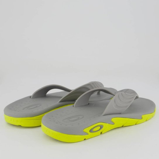 Chinelo Oakley Crowd Cinza Claro