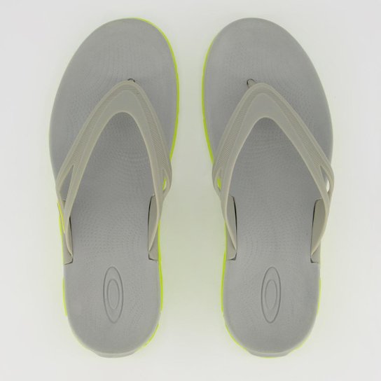 Chinelo Oakley Rest III Cinza e Amarelo - Cinza Menor preço em Chinelo Oakley Rest III Cinza e Amarelo - Cinza