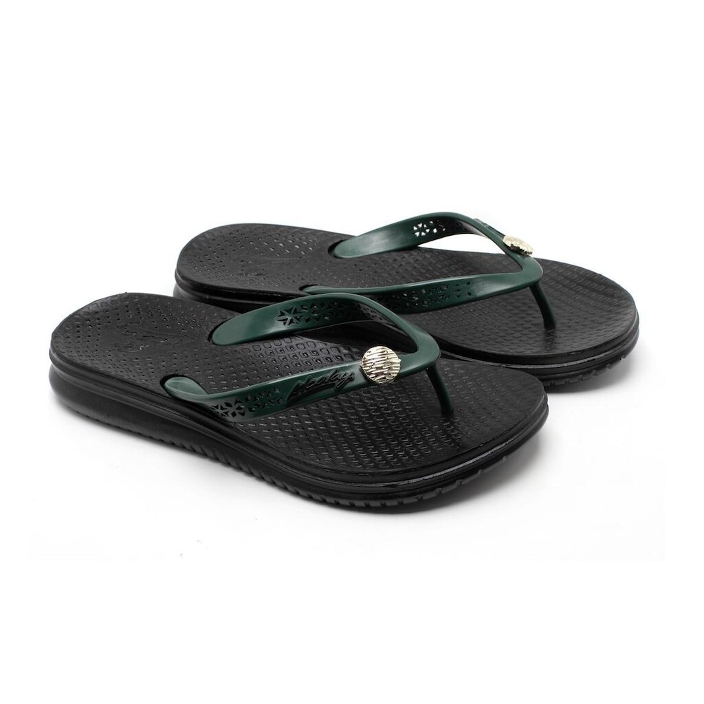 Chinelo Resistente Com Enfeite Em Metal Vegano Macio