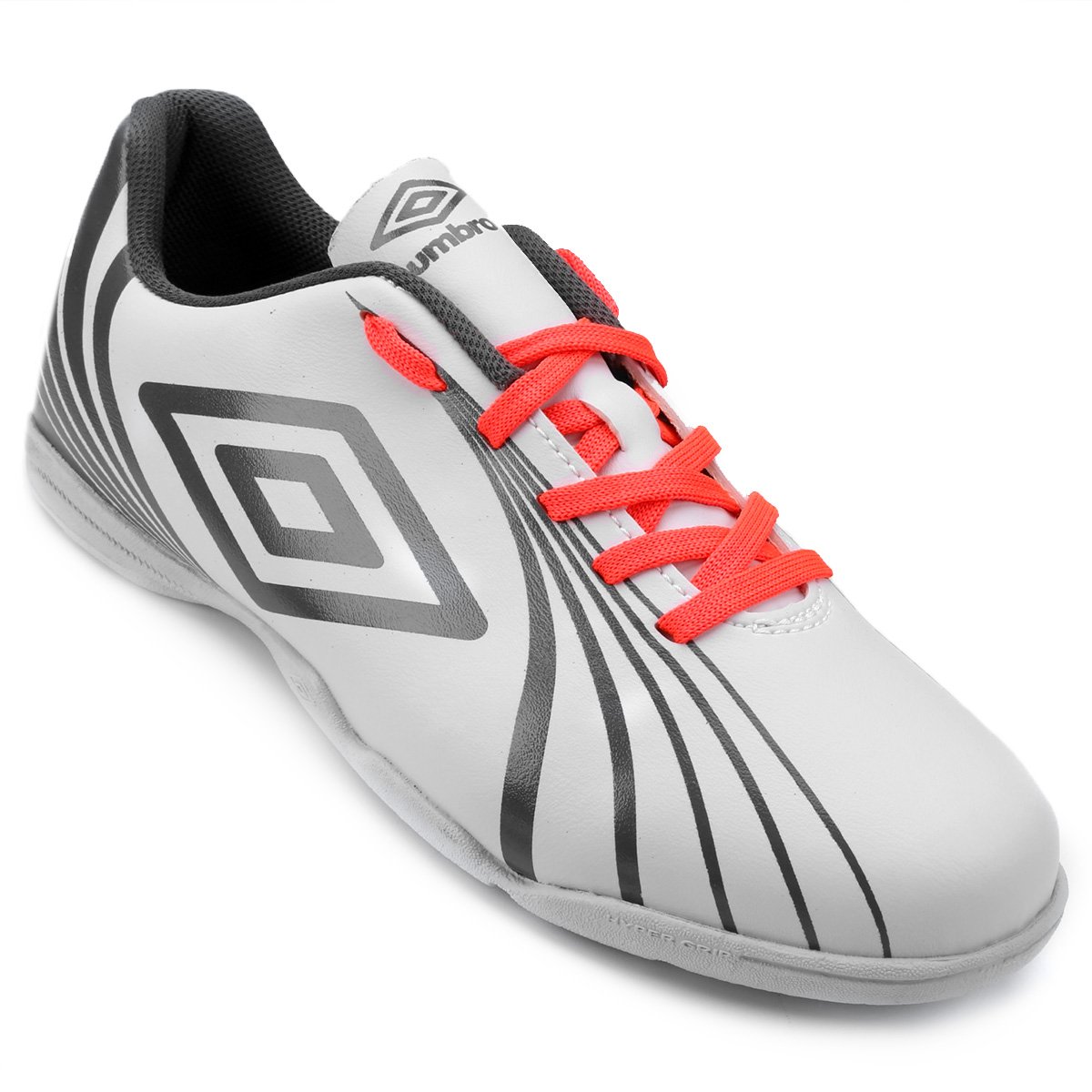 chuteira da umbro netshoes