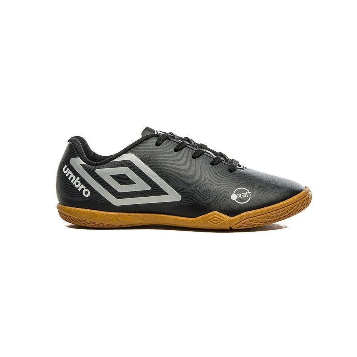 Chuteira para Futsal Umbro Orbit 33 Infantil - Preto e Prata Menor preço em Chuteira para Futsal Umbro Orbit 33 Infantil - Preto e Prata