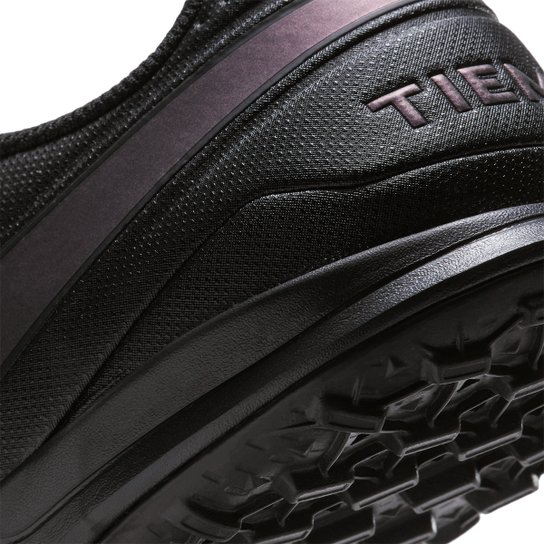 Chuteira Society Nike Tiempo Legend 8 Academy TF - Preto