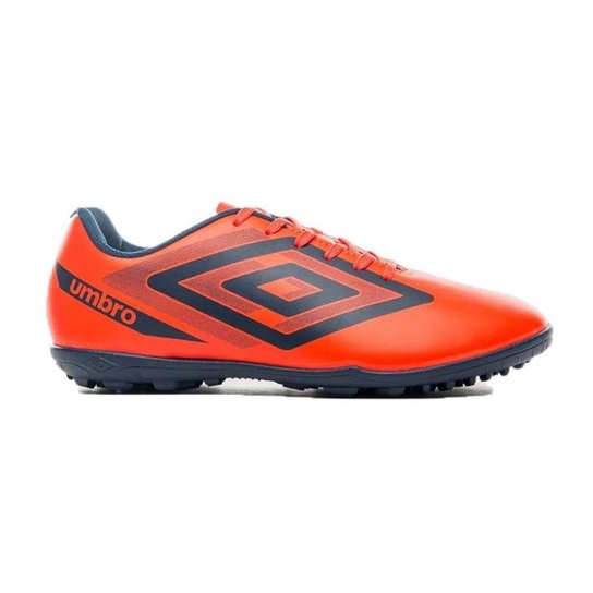 Chuteira Society Umbro Beat - Coral Menor preço em Chuteira Society Umbro Beat - Coral