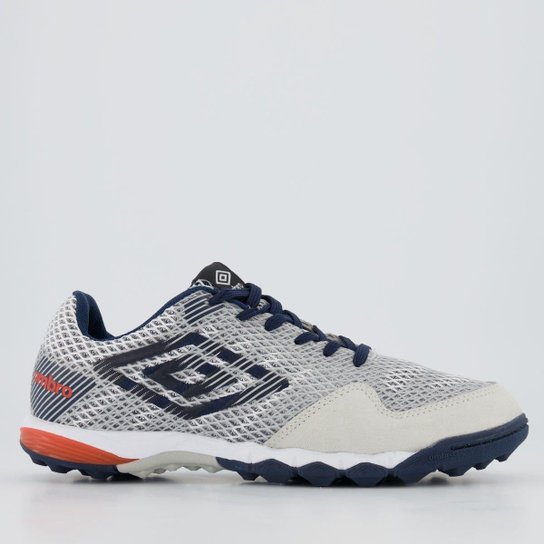 Chuteira Society Umbro Pro IV - Cinza Menor preço em Chuteira Society Umbro Pro IV - Cinza