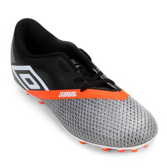 Chuteira Society Umbro Soul Club - Preto e Prata Menor preço em Chuteira Society Umbro Soul Club - Preto e Prata