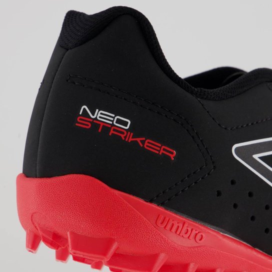 Chuteira Umbro Neo Striker Society Preta e Vermelha