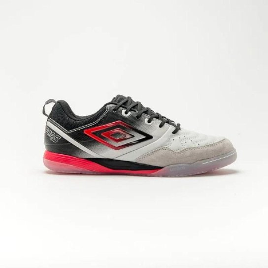 Chuteira Umbro Pro 5 Futsal - Profissional - Preto Menor preço em Chuteira Umbro Pro 5 Futsal - Profissional - Preto