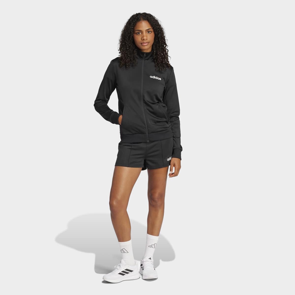 Conjunto Adidas Logo Linear Feminino Menor preço em Conjunto Adidas Logo Linear Feminino