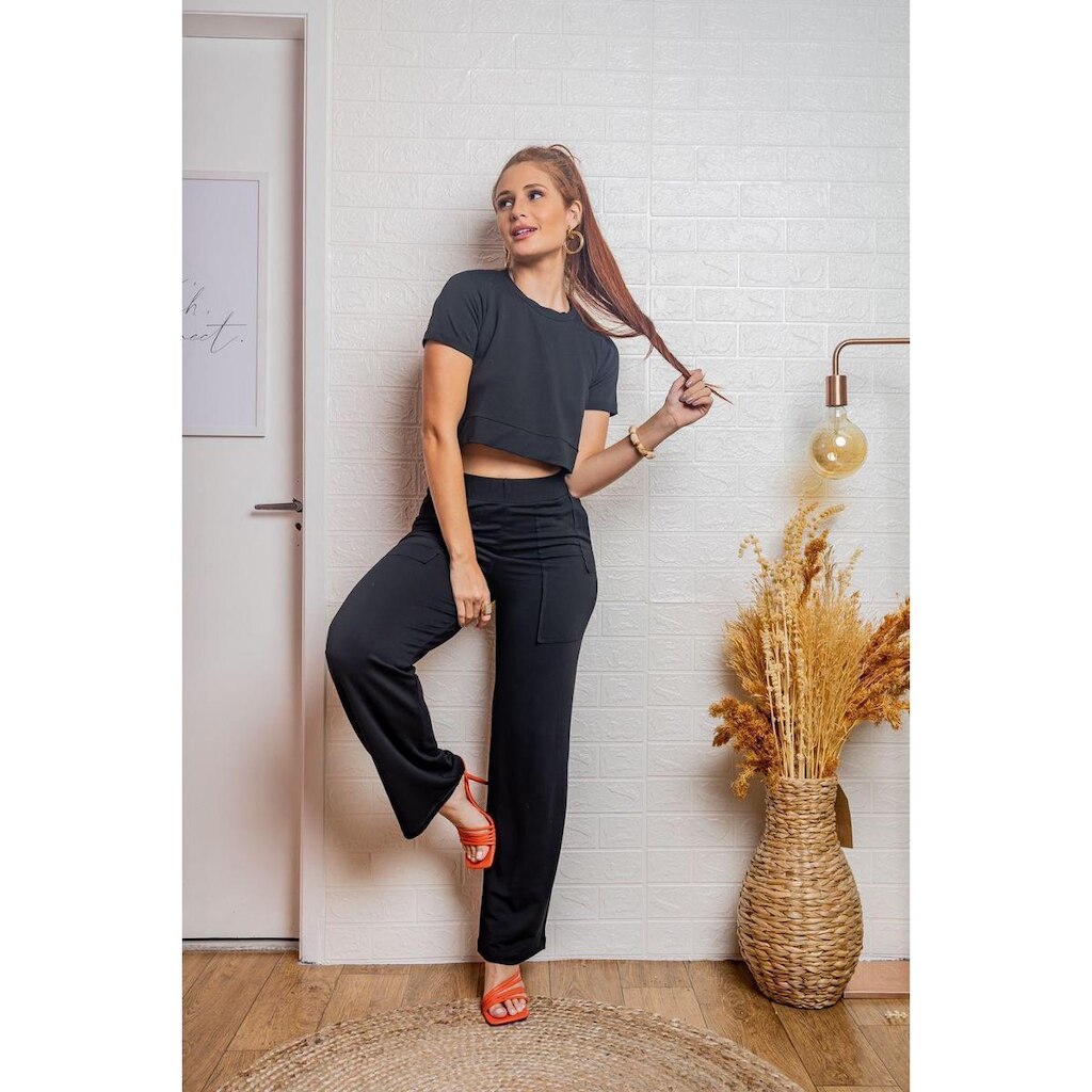 Conjunto Calça com Bolso do Lado de Fora e Blusa Soltinho