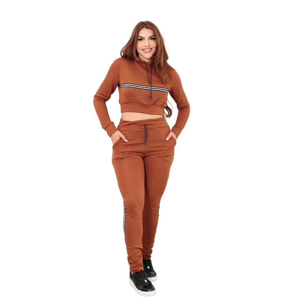 Conjunto em Matelasse Blusa Capuz e Calça Listrada Lateral
