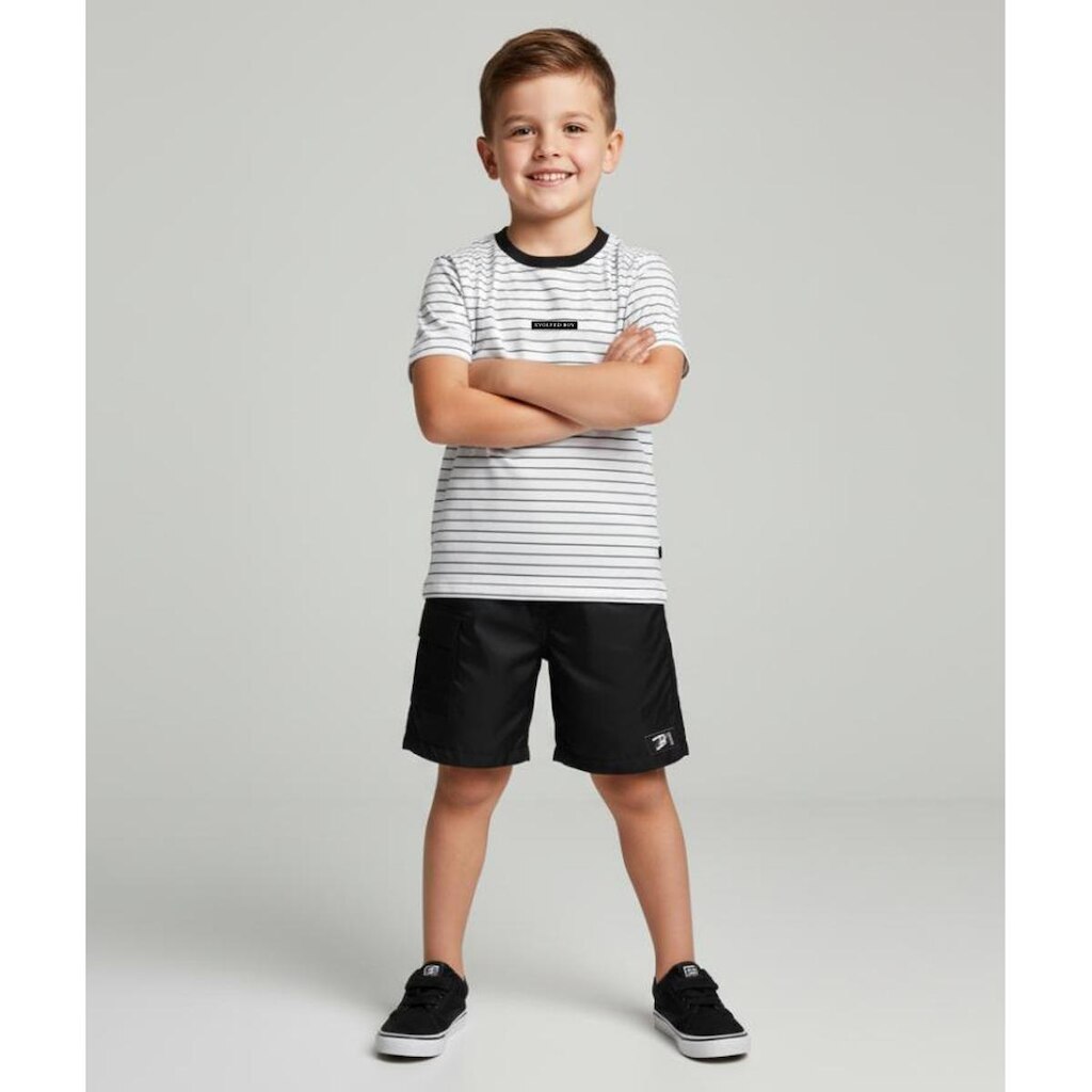 Conjunto infantil camiseta listrada e bermuda preta