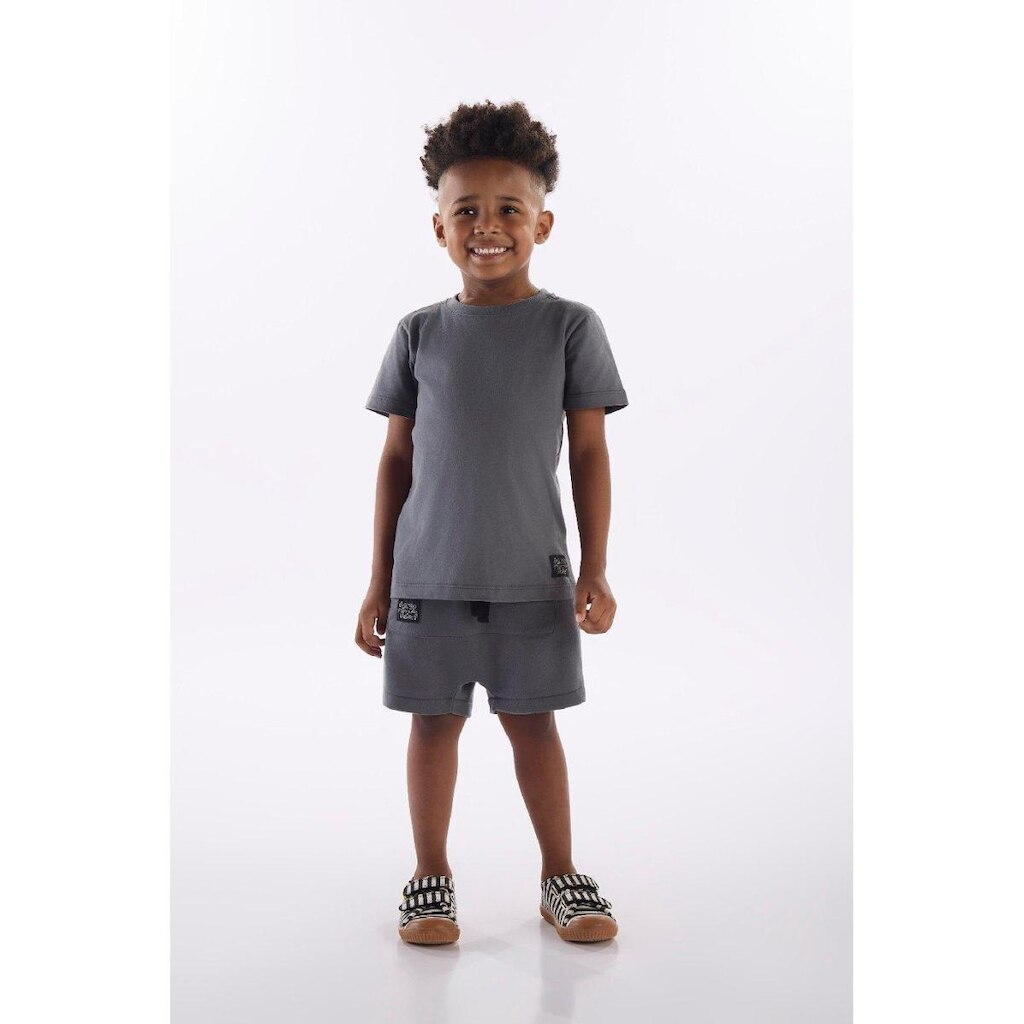 Conjunto Menino Camiseta e Short Três e Já