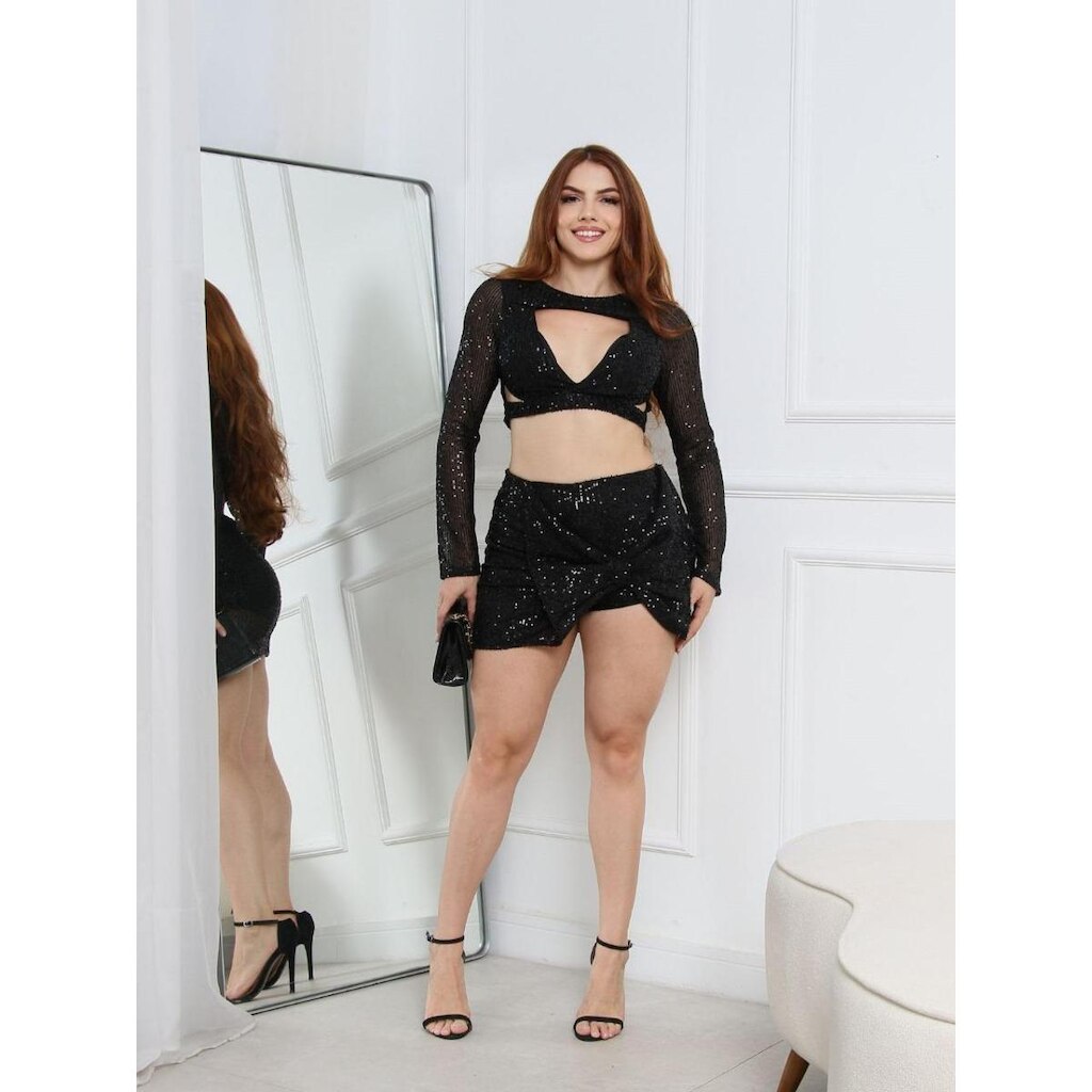 Conjunto Shorts Saia e Top de Paetês com Detalhe o Laço