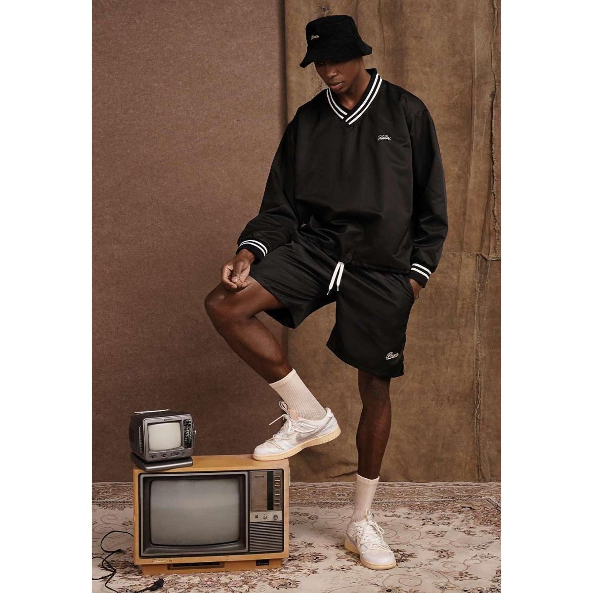 Jaqueta Corta Impermeavel Prison soft square - Preto | Netshoes