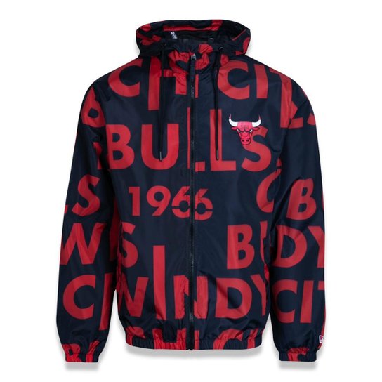 Jaqueta Corta Vento Chicago Bulls New Era Logomania Big Lettering Masculina - Preto+Vermelho Menor preço em Jaqueta Corta Vento Chicago Bulls New Era Logomania Big Lettering Masculina - Preto+Vermelho