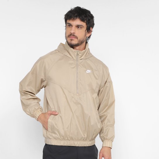 Jaqueta Corta Vento Nike Sportswear Club Masculina - Bege+Branco Menor preço em Jaqueta Corta Vento Nike Sportswear Club Masculina - Bege+Branco