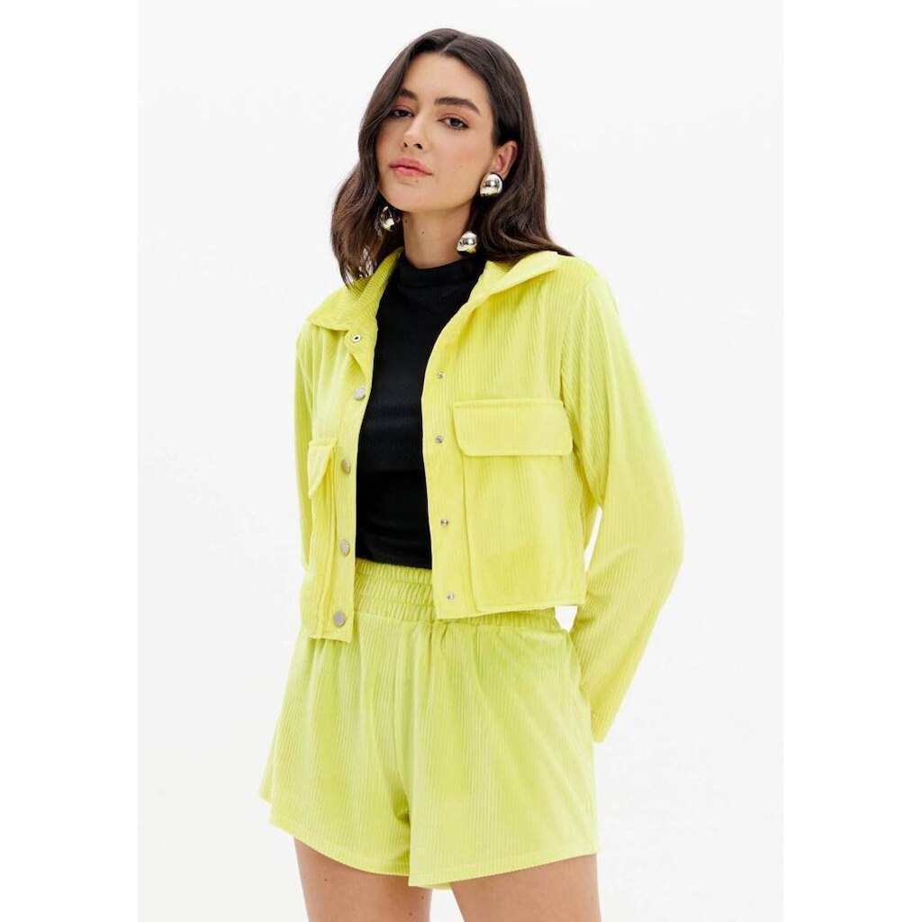 Jaqueta Cropped com Bolsos Veludo