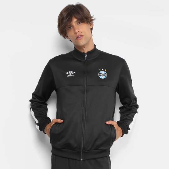 Jaqueta Grêmio Viagem 18 Umbro Masculina - Preto Menor preço em Jaqueta Grêmio Viagem 18 Umbro Masculina - Preto