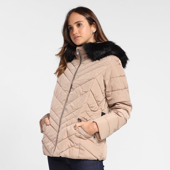 Jaqueta SeV Puffer Gola Alta Com Capuz E Pelo Feminina - Nude Menor preço em Jaqueta SeV Puffer Gola Alta Com Capuz E Pelo Feminina - Nude