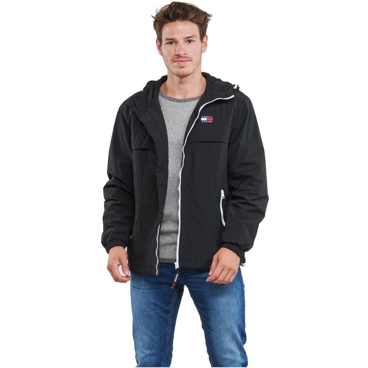 Jaqueta Tommy Jeans Corta Vento Com Capuz Preto Tam. EGG Menor preço em Jaqueta Tommy Jeans Corta Vento Com Capuz Preto Tam. EGG