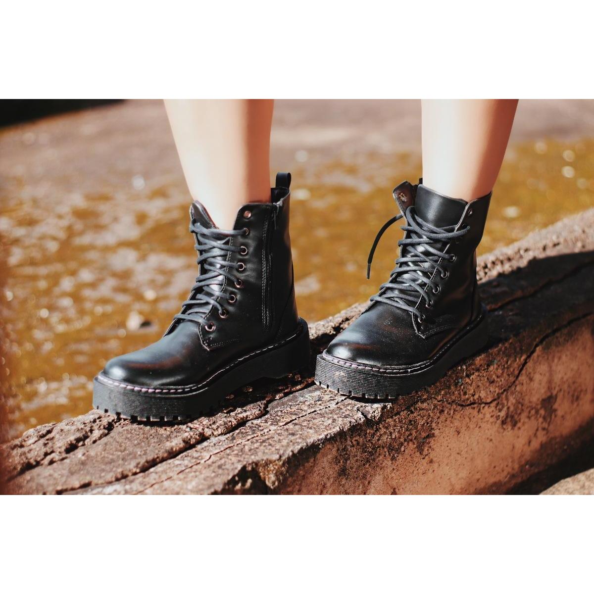 Kit Mochila + Bota Coturno Feminina Cano Médio Vicerinne - Preto | Netshoes