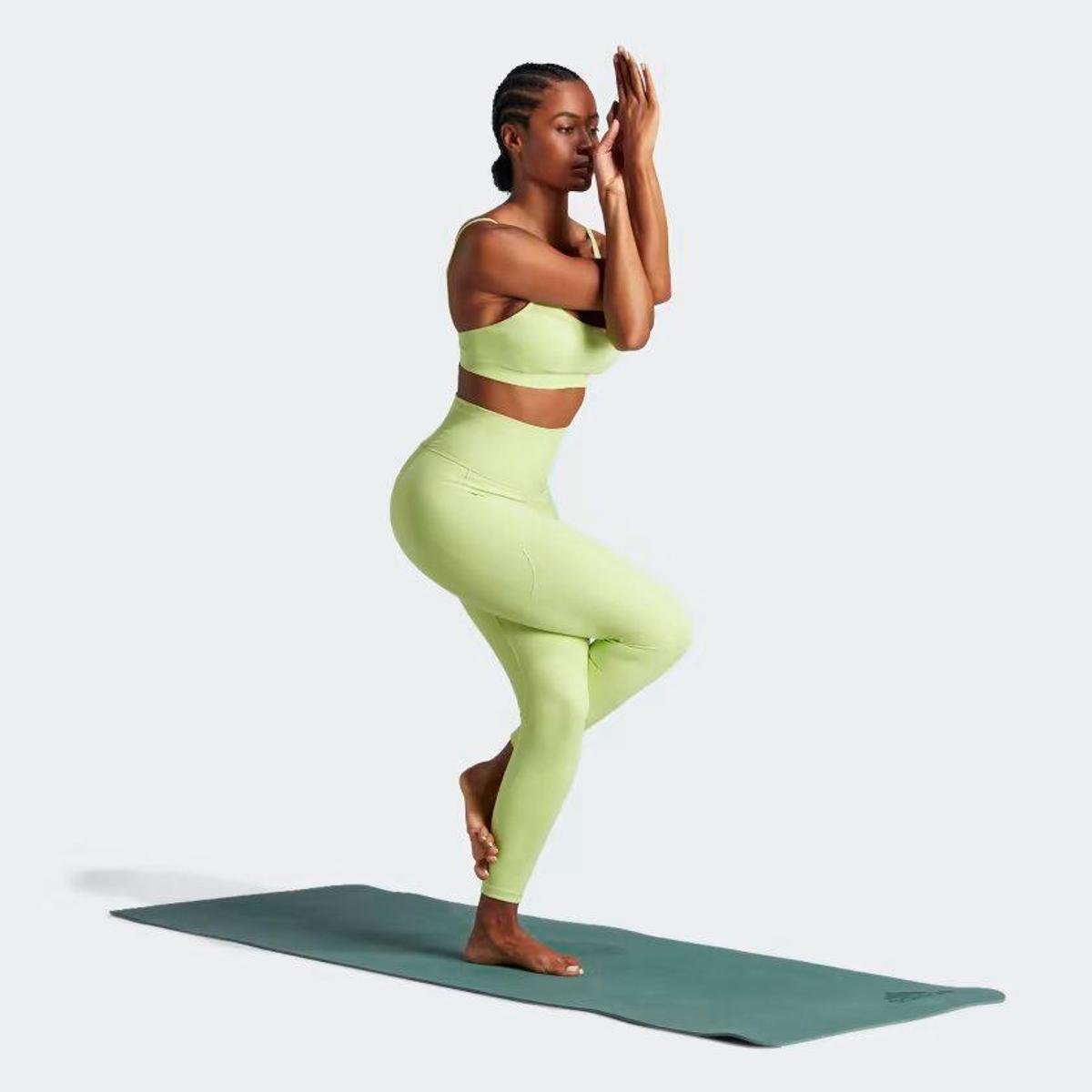 Legging 7/8 adidas Yoga Studio IJ9359 - Verde | Netshoes