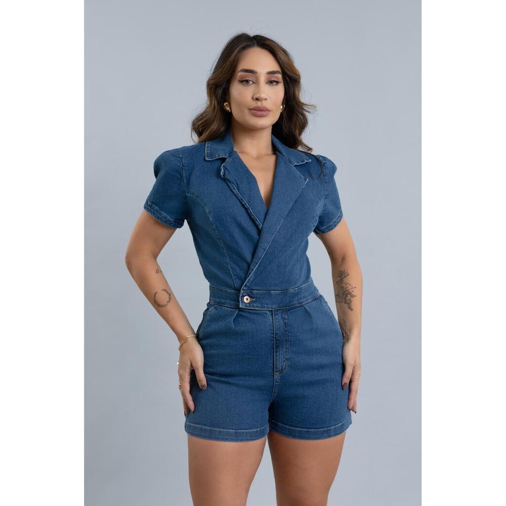Macacão Jeans Feminino Curto com Decote Manga Princesa