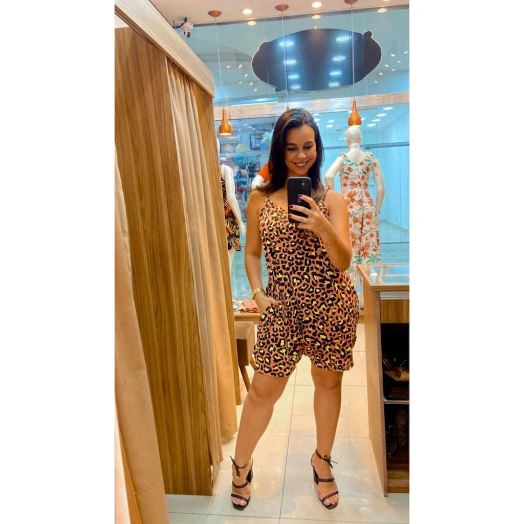 Macaquinho Curto Saruel de Alça com Bolsos Malha Premium Estampado