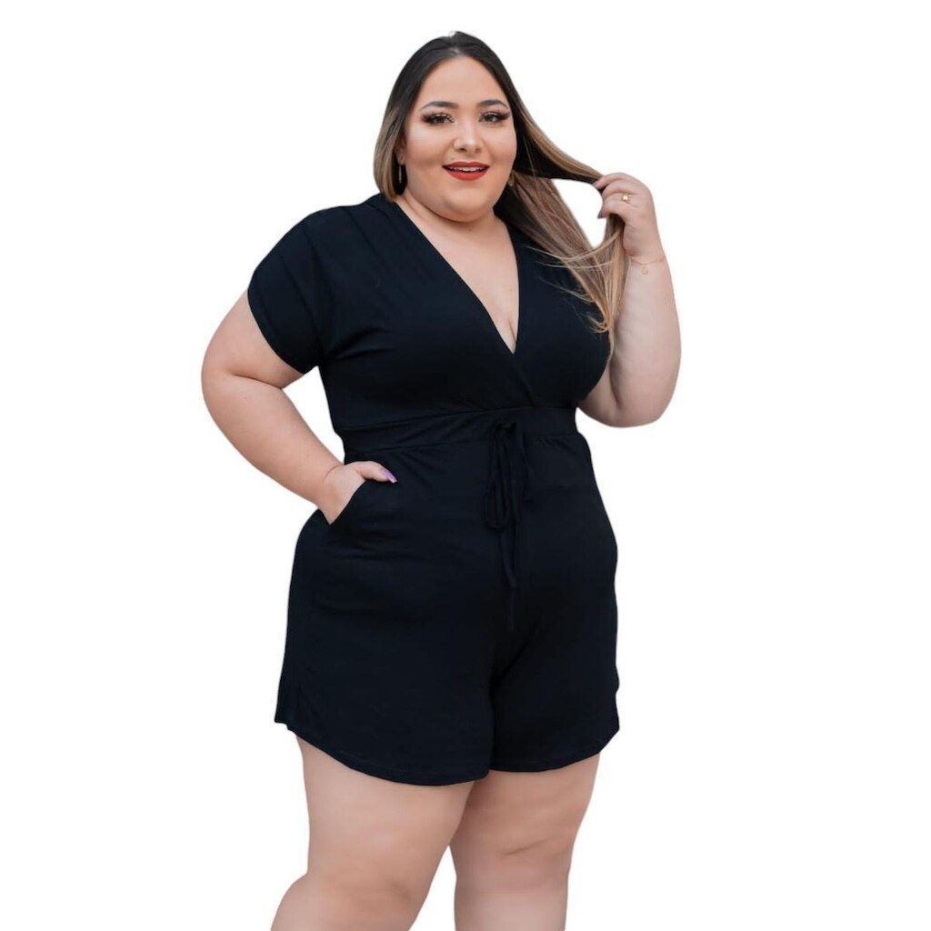 Macaquinho Plus Size Decote em V com Bolso