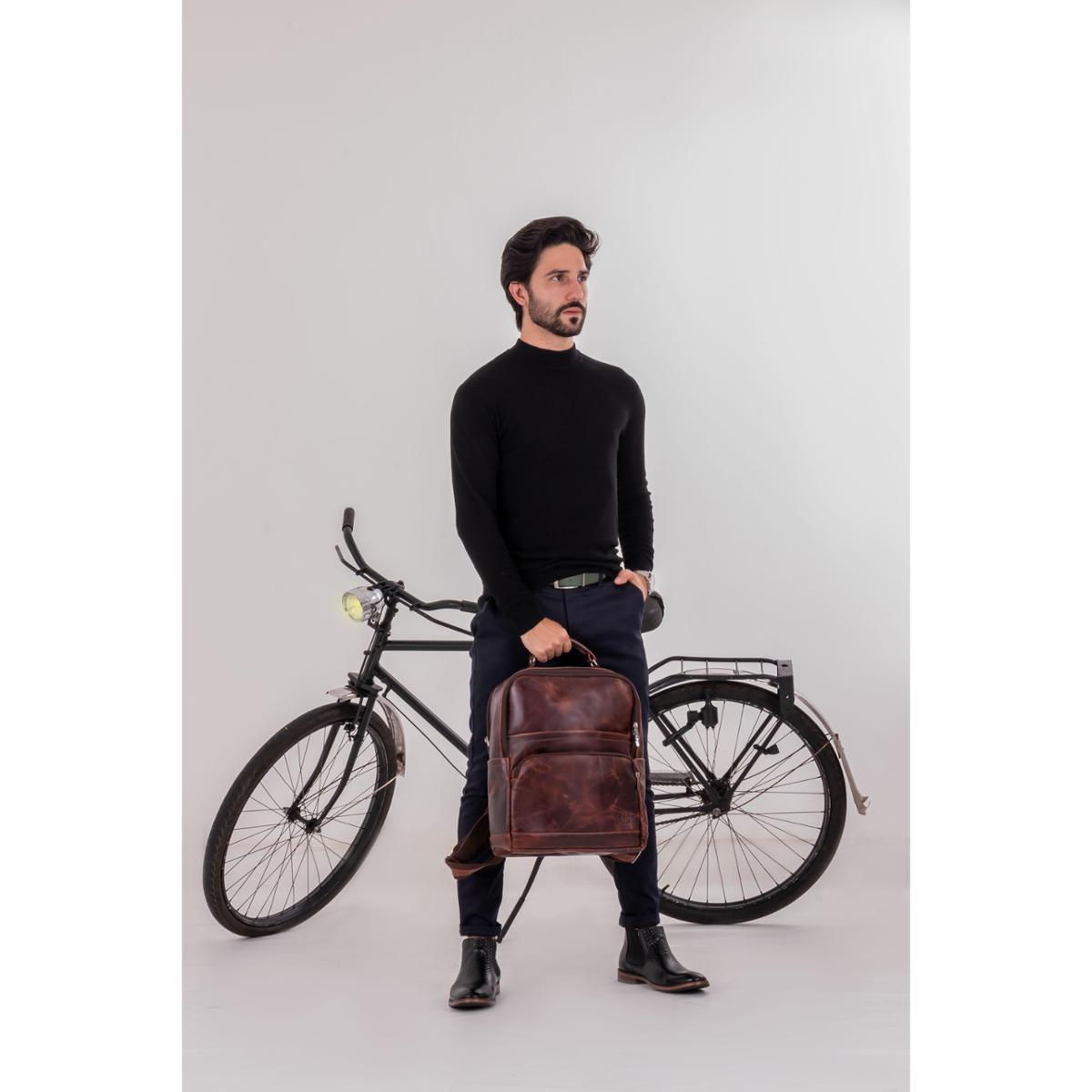 Mochila Executiva Masculina Caramelo JFE Couro Menor preço em Mochila Executiva Masculina Caramelo JFE Couro