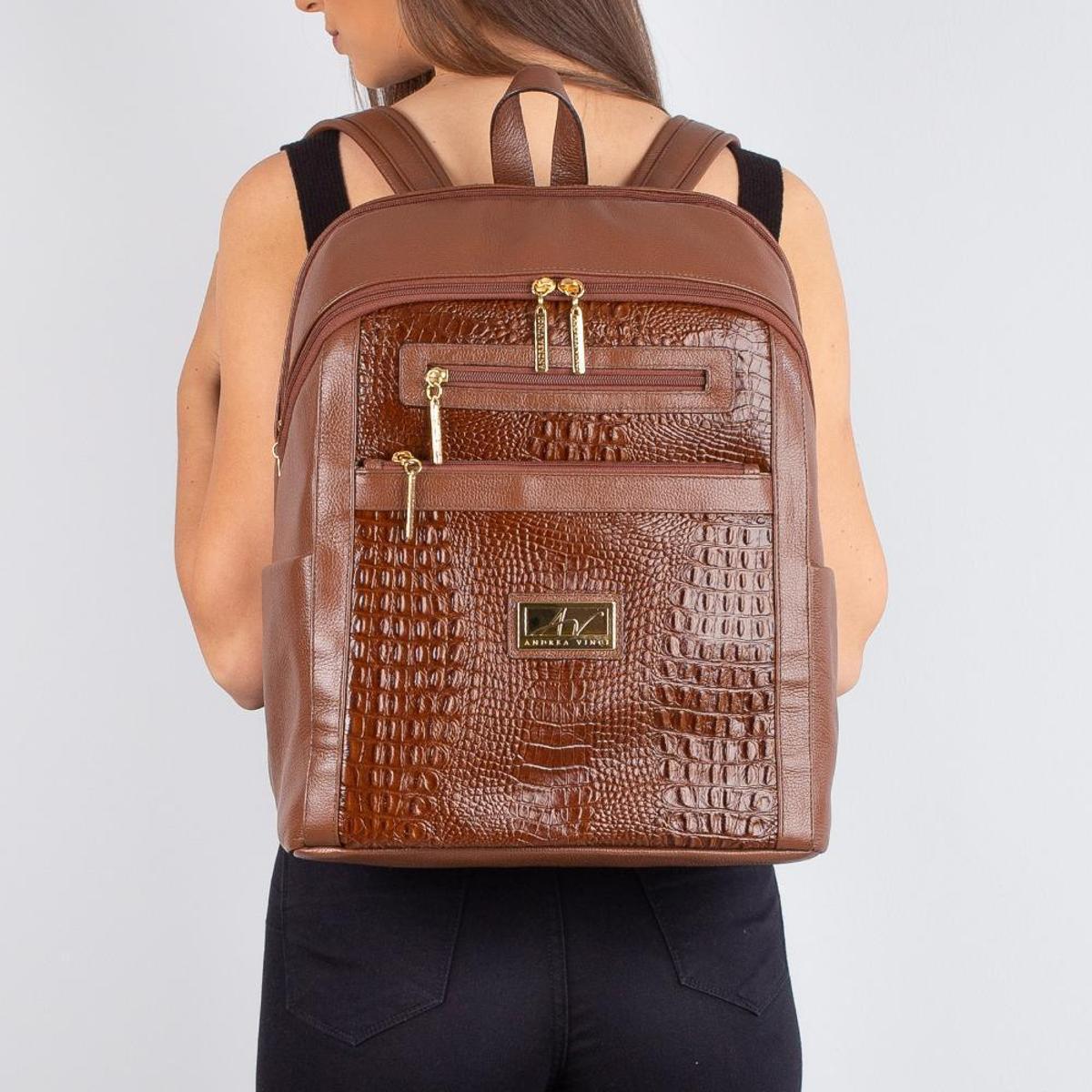 Mochila grande feminina de couro croco Montanna - Marrom | Netshoes