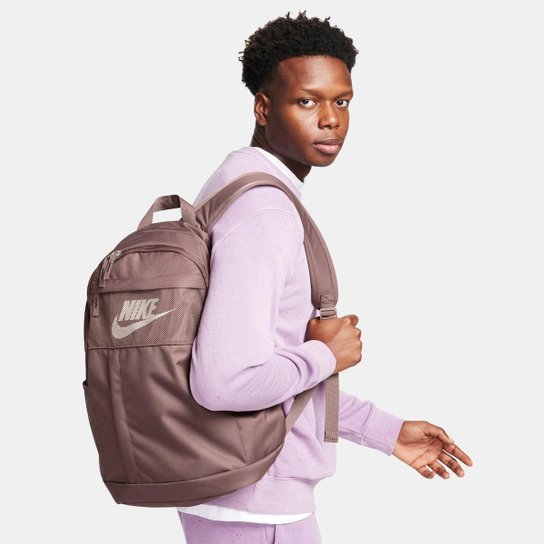 Mochila Nike Elemental Unissex - Marrom Menor preço em Mochila Nike Elemental Unissex - Marrom
