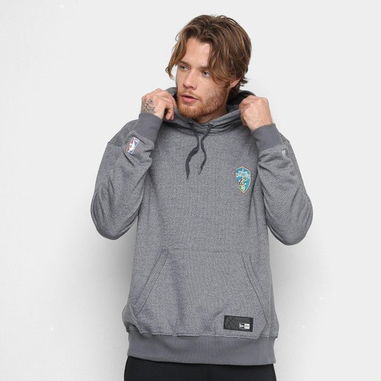 Moletom New Era NBA Cleveland Cavaliers Degrade Canguru Masculino - Cinza Menor preço em Moletom New Era NBA Cleveland Cavaliers Degrade Canguru Masculino - Cinza